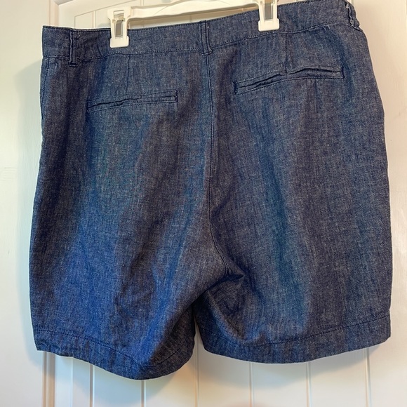 Women’s old navy shorts FREE SHIPPING - Picture 2 of 4